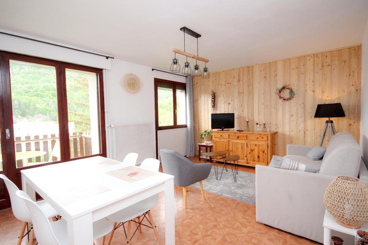 Coquet Appartement Type 2 De 56 M² En Centre Ville Briancon  Luaran gambar