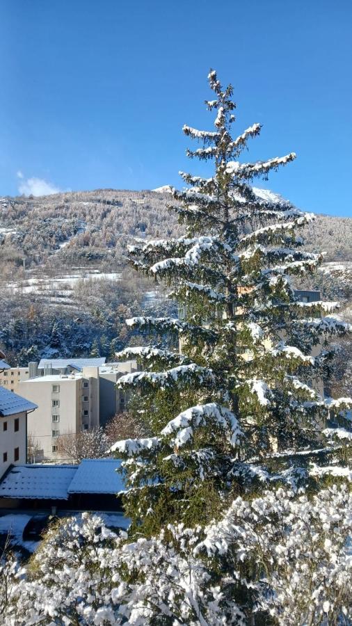 Coquet Appartement Type 2 De 56 M² En Centre Ville Briancon  Luaran gambar